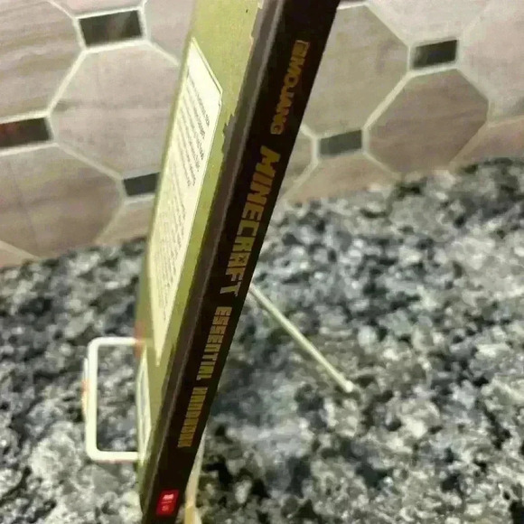 Lot of 2 Minecraft Books - Essential Handbook & Redstone Handbook - Picture 13 of 15